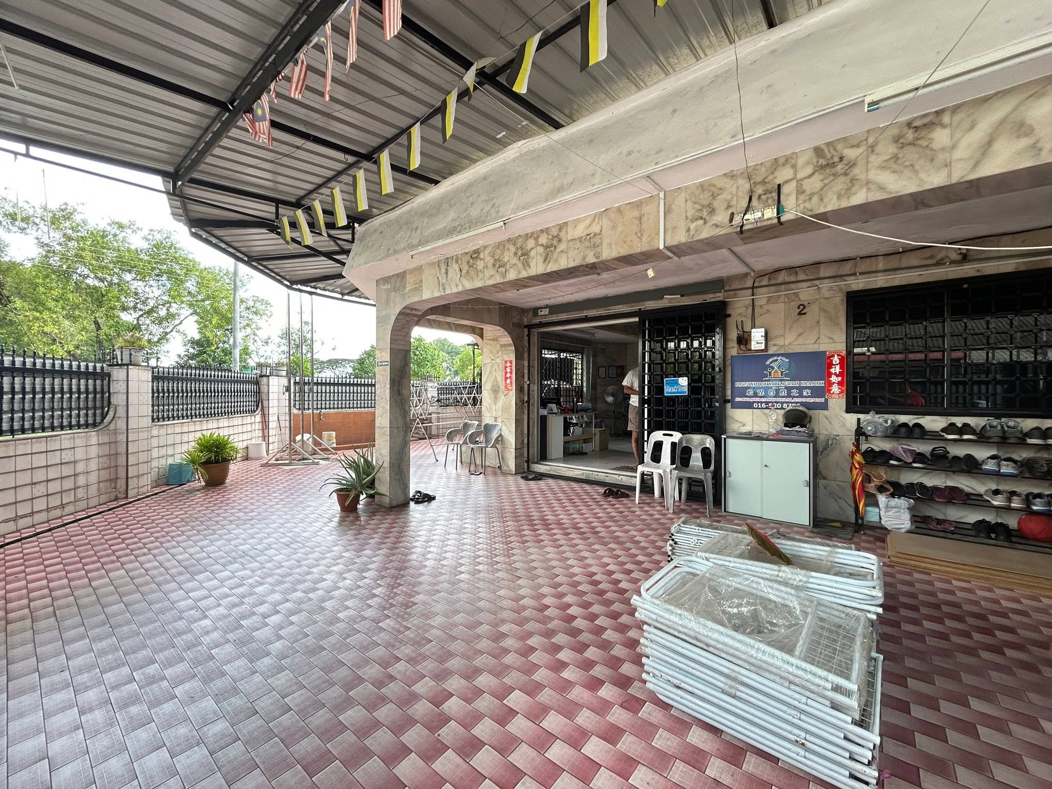 First Garden Single Storey Corner House For Sales image