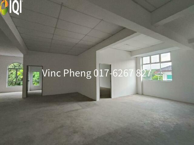 MAIN ROAD CORNER 1st Floor Shoplot For Rent @ Durian Tunggal image