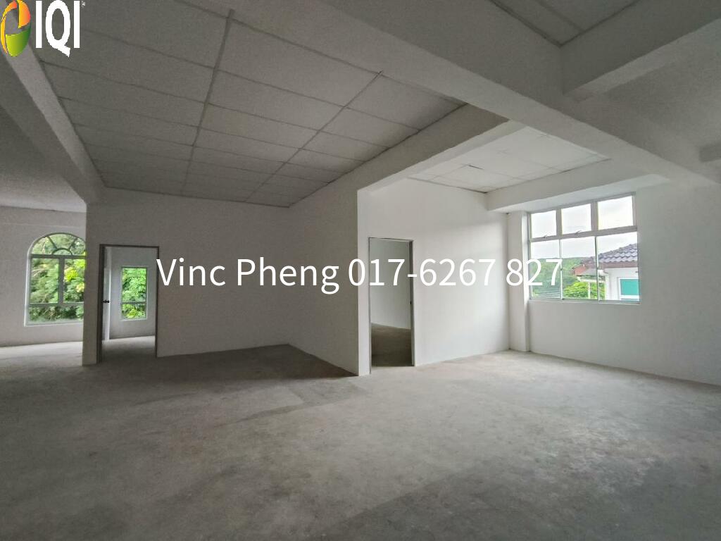 MAIN ROAD CORNER 1st Floor Shoplot For Rent @ Durian Tunggal image
