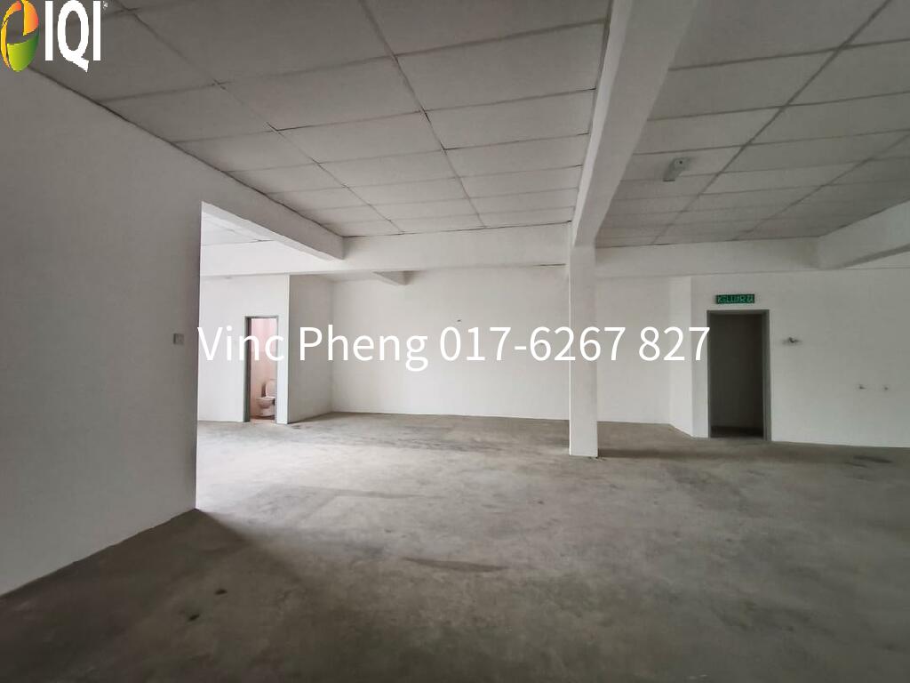 MAIN ROAD CORNER 1st Floor Shoplot For Rent @ Durian Tunggal image