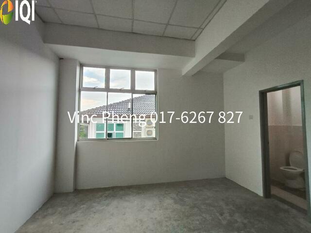 MAIN ROAD CORNER 1st Floor Shoplot For Rent @ Durian Tunggal image