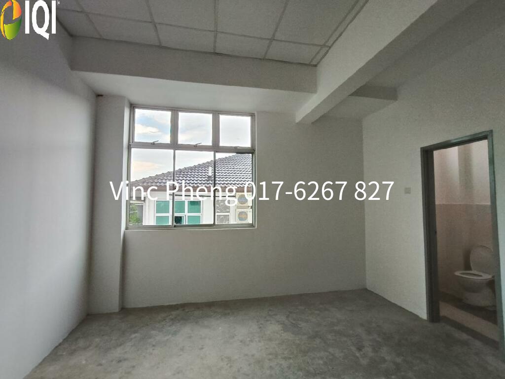 MAIN ROAD CORNER 1st Floor Shoplot For Rent @ Durian Tunggal image