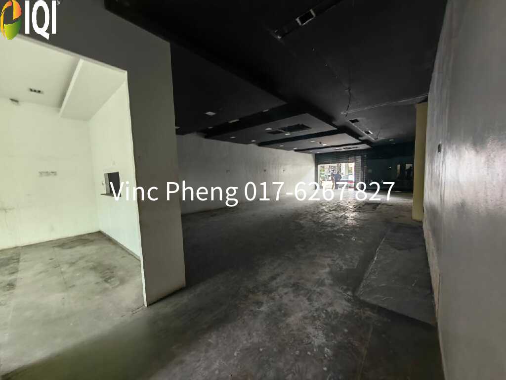 STRATEGIC GROUND FLOOR Shoplot With PRIVATE PARKING @ Kota Laksamana image