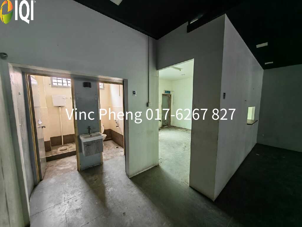 STRATEGIC GROUND FLOOR Shoplot With PRIVATE PARKING @ Kota Laksamana image