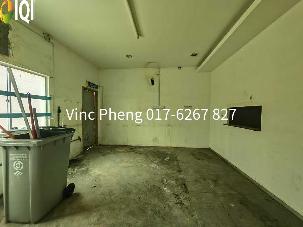 STRATEGIC GROUND FLOOR Shoplot With PRIVATE PARKING @ Kota Laksamana image
