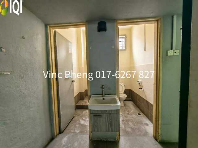 STRATEGIC GROUND FLOOR Shoplot With PRIVATE PARKING @ Kota Laksamana image