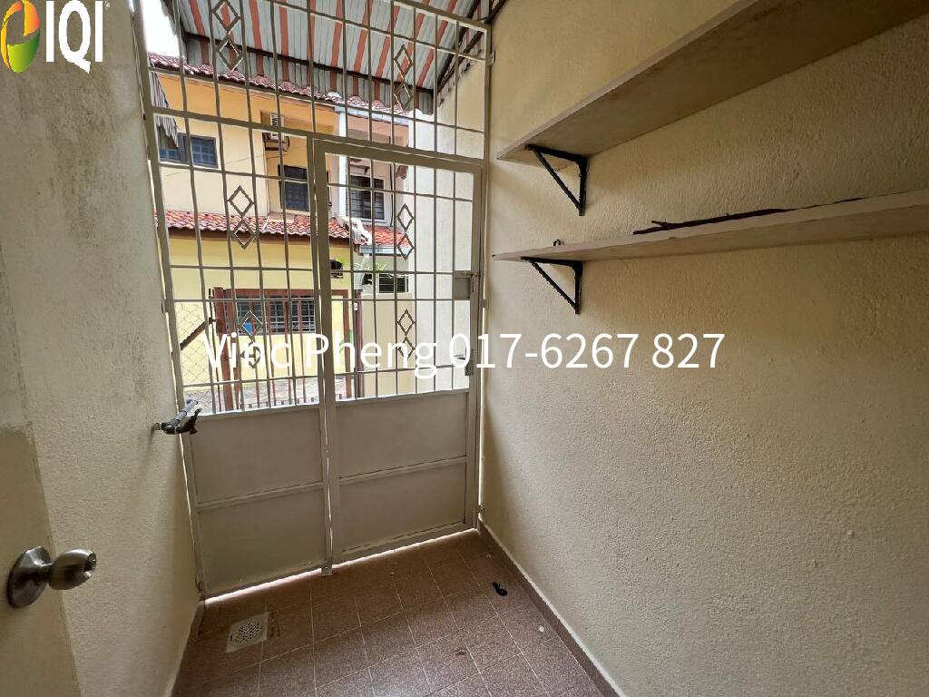CORNER RENOVATED FULLY FURNISHED Terrace @ Ayer Keroh Melaka image