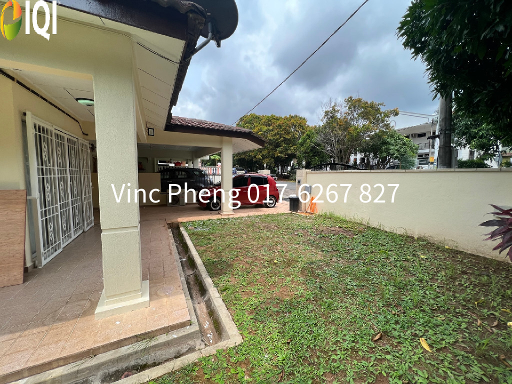 CORNER RENOVATED FULLY FURNISHED Terrace @ Ayer Keroh Melaka image