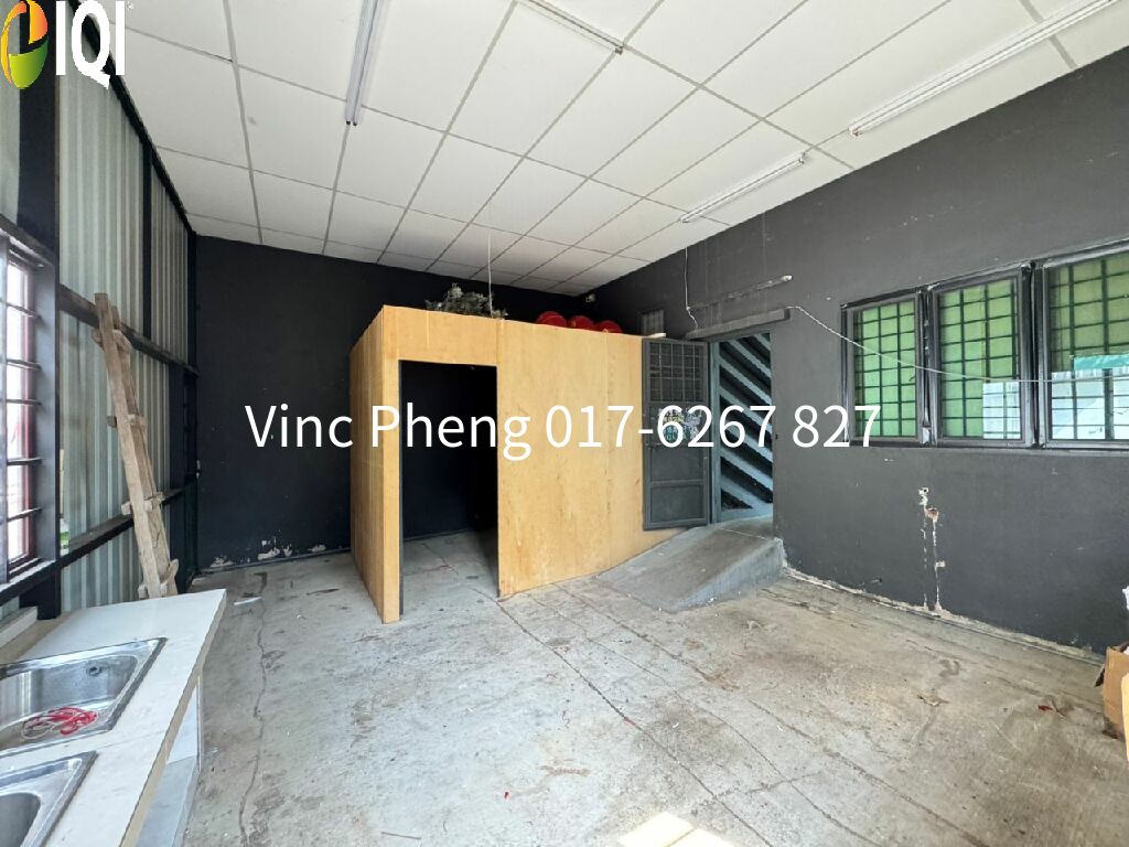 MAIN ROAD GROUND FLOOR END LOT Shop For Rent @ Kota Syahbandar Melaka image