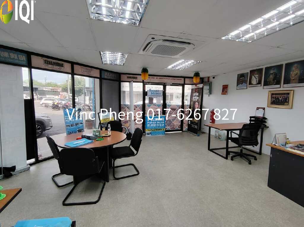 STRATEGIC CORNER Shop Facing Busy Commercial Area @ Malim Jaya Melaka image