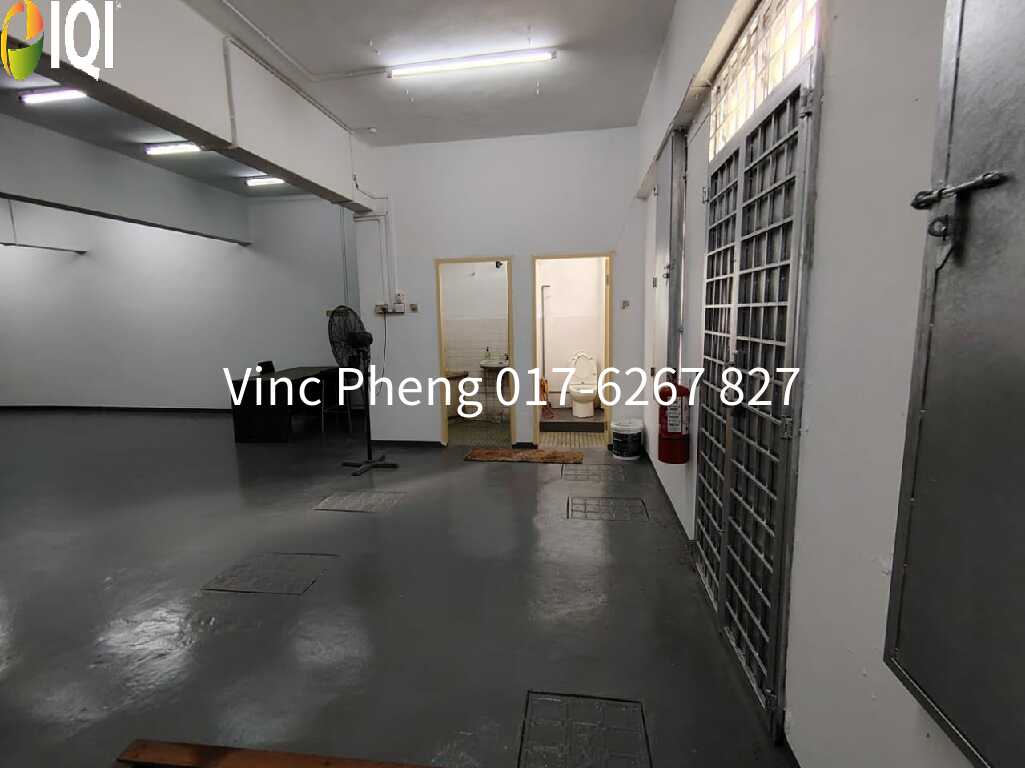 STRATEGIC CORNER Shop Facing Busy Commercial Area @ Malim Jaya Melaka image