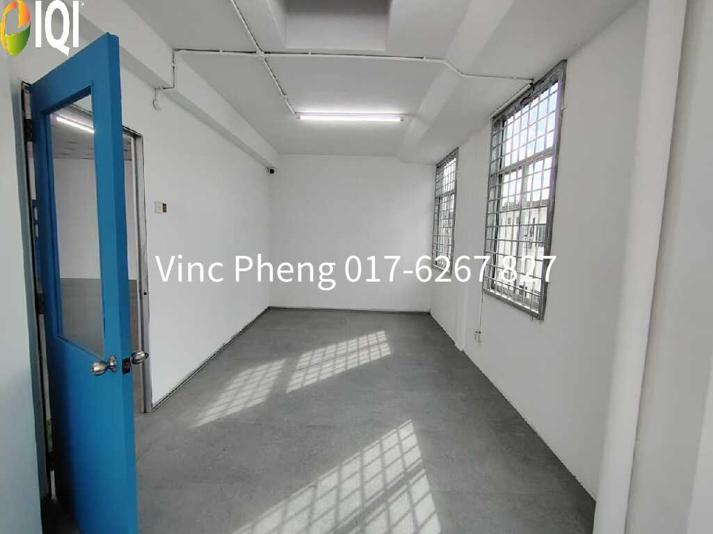STRATEGIC CORNER Shop Facing Busy Commercial Area @ Malim Jaya Melaka image