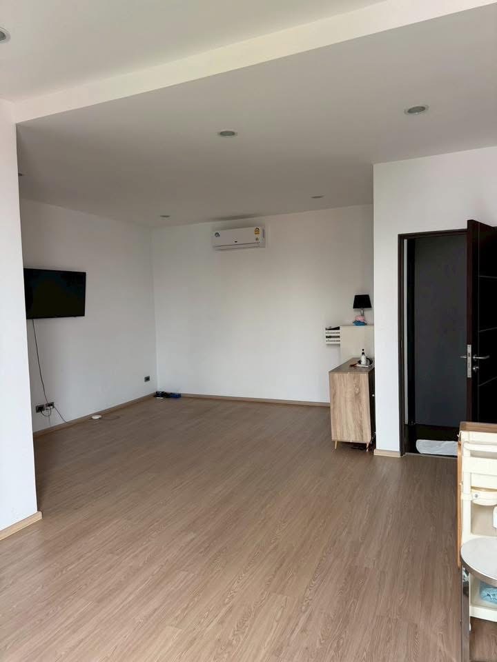 Luxury Townhome for Sale | Residence Sukhumvit 65 image