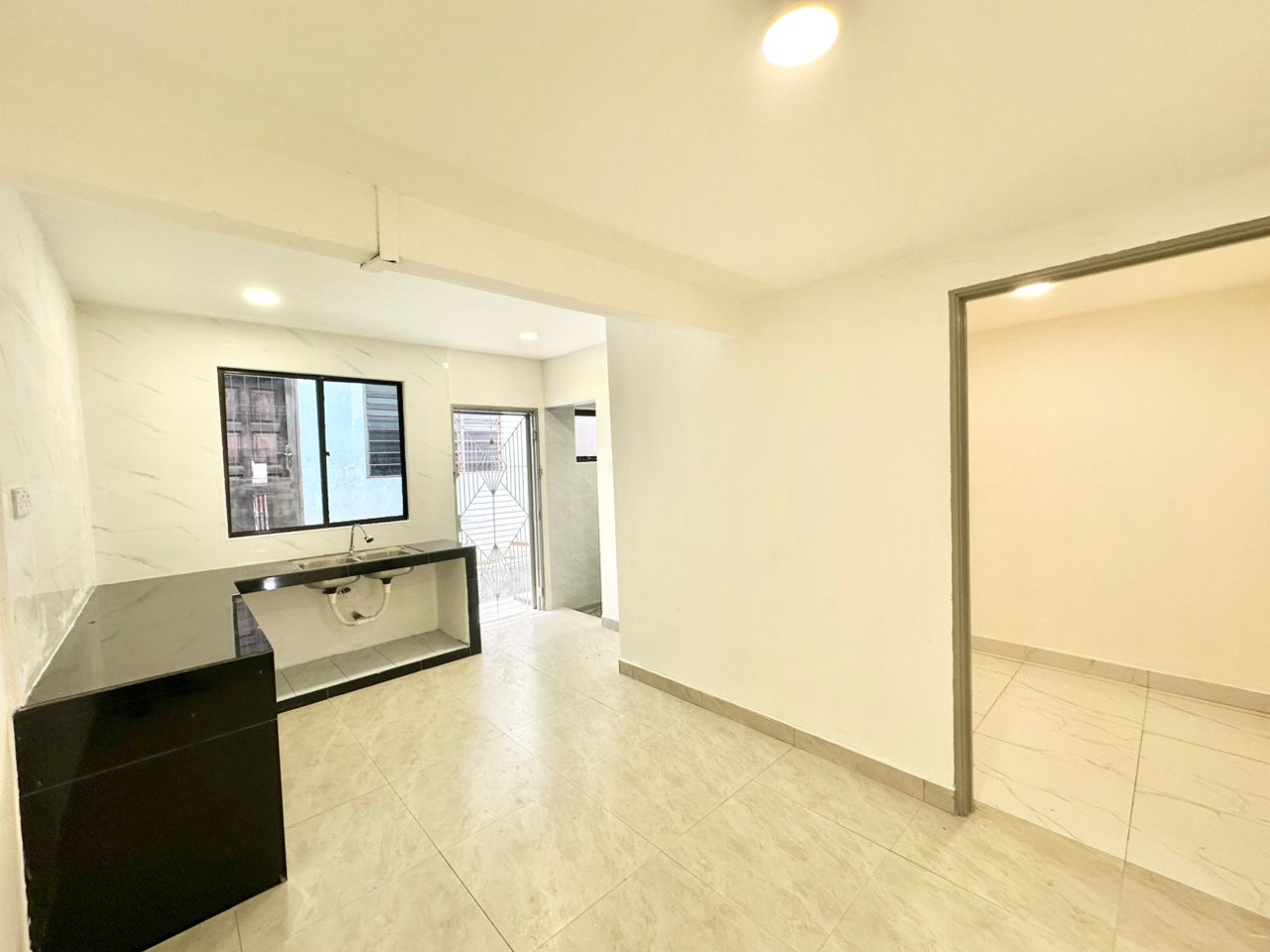 Tmn Plentong Baru 2 Sty Low Cost,Jln Cempaka,Masai,Renovated,Full Loan image