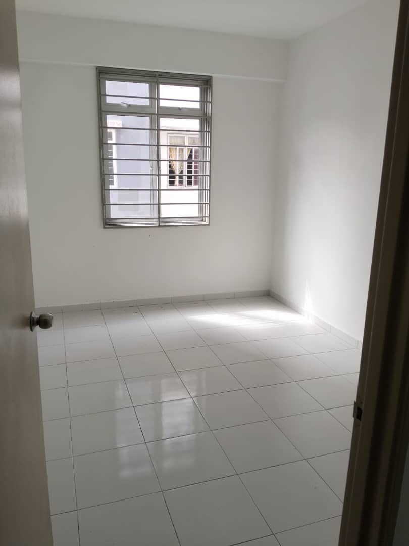 Pangsapuri Seri Nilam,Bandar Tiram,Level 1,Renovated,Ulu Tiram image