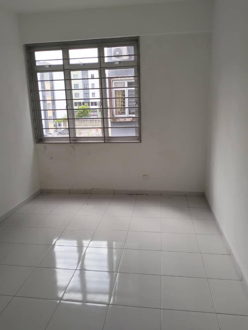 Pangsapuri Seri Nilam,Bandar Tiram,Level 1,Renovated,Ulu Tiram image
