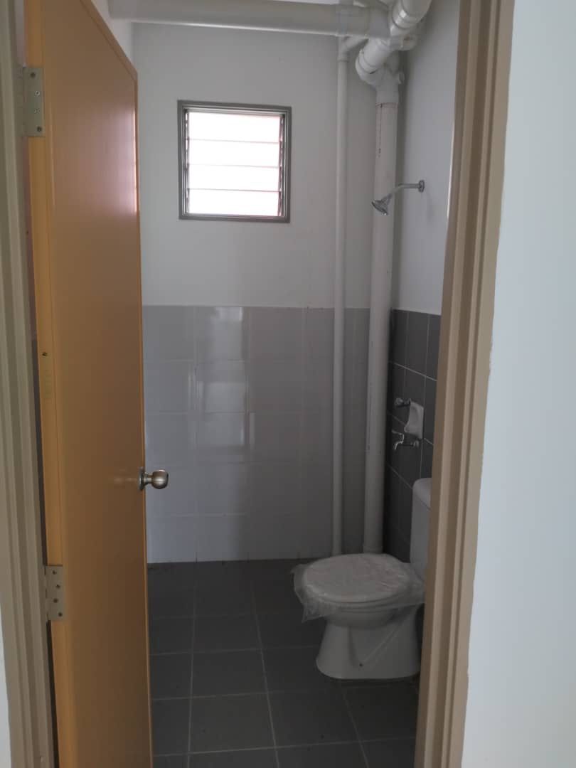 Pangsapuri Seri Nilam,Bandar Tiram,Level 1,Renovated,Ulu Tiram image