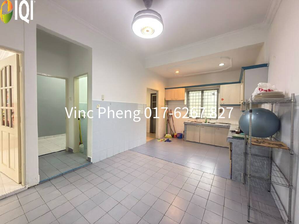 HOT DEAL! FULLY RENOVATED Terrace Below Bank Value @ Cheng Perdana image
