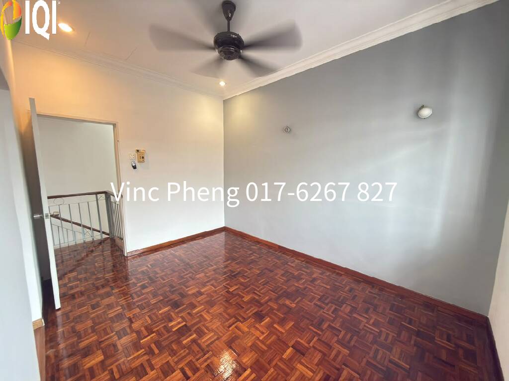 HOT DEAL! FULLY RENOVATED Terrace Below Bank Value @ Cheng Perdana image