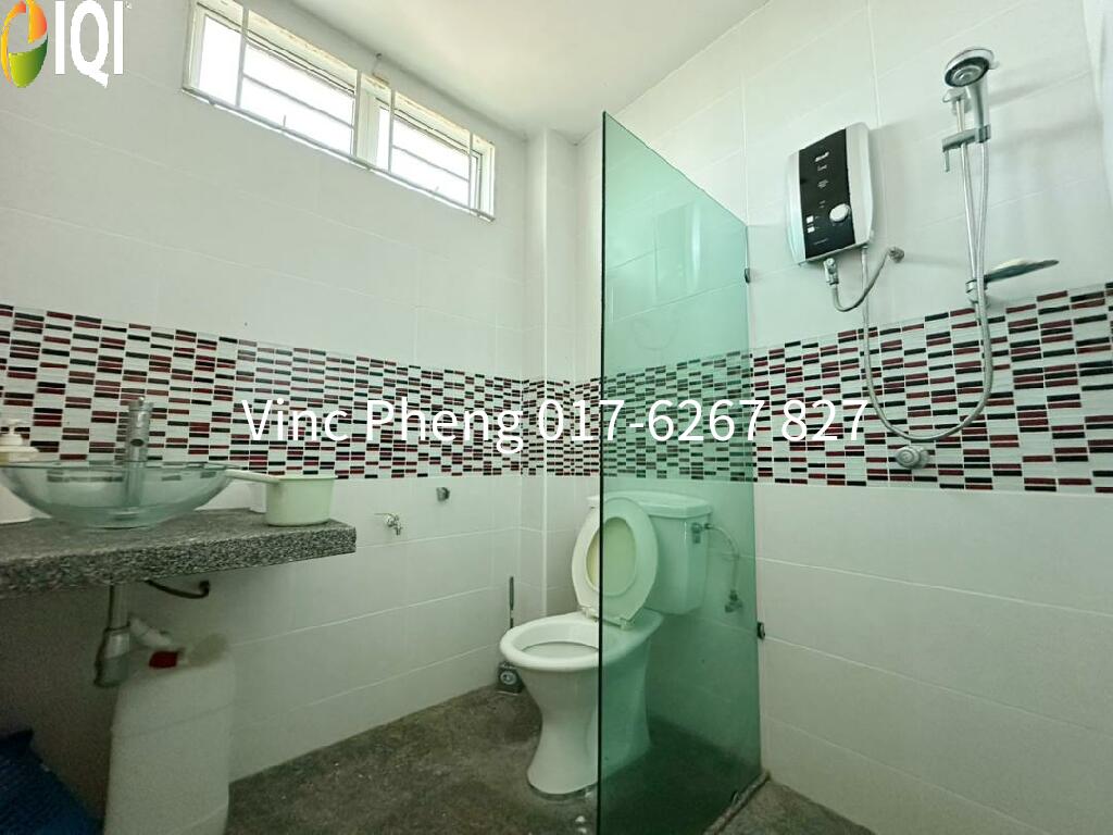 RENOVATED STRATEGIC AREA HIGH VALUE Semi-D @ Ujong Pasir Melaka image