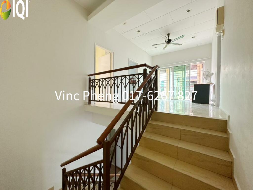RENOVATED STRATEGIC AREA HIGH VALUE Semi-D @ Ujong Pasir Melaka image