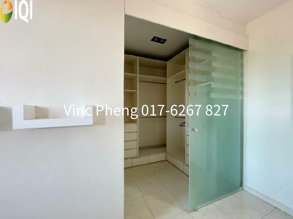 RENOVATED STRATEGIC AREA HIGH VALUE Semi-D @ Ujong Pasir Melaka image