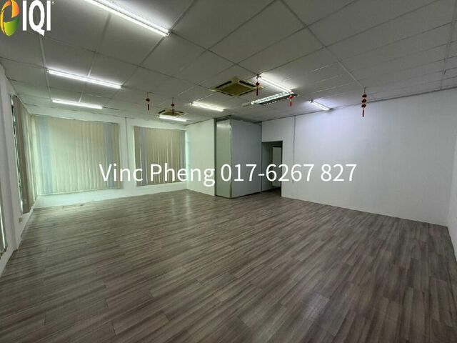 SPACIOUS Warehouse Factory AUTO ROLLER SHUTTER @ Teknologi Cheng Melaka image