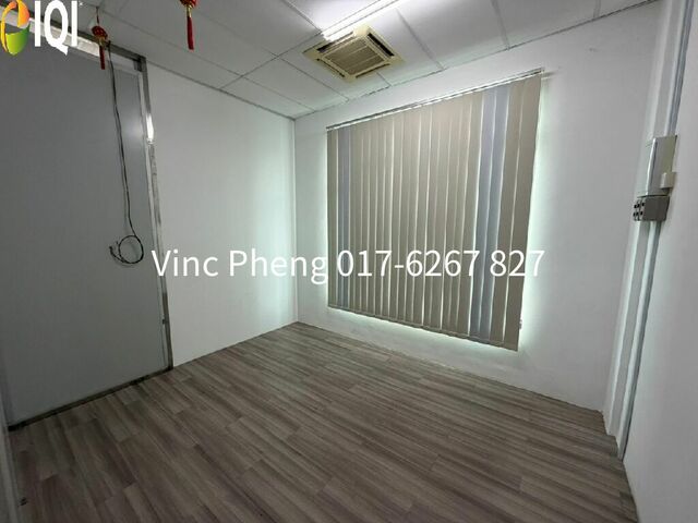 SPACIOUS Warehouse Factory AUTO ROLLER SHUTTER @ Teknologi Cheng Melaka image