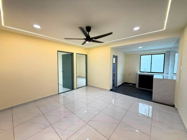 Bandar Selesa Jaya Low Cost Flat,Blk 5,Level 1,Skudai,Renovated image