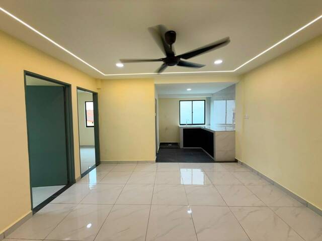 Bandar Selesa Jaya Low Cost Flat,Blk 5,Level 1,Skudai,Renovated image