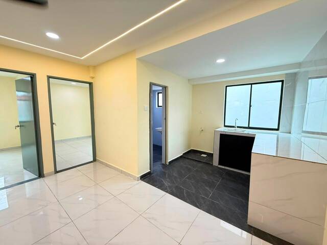 Bandar Selesa Jaya Low Cost Flat,Blk 5,Level 1,Skudai,Renovated image