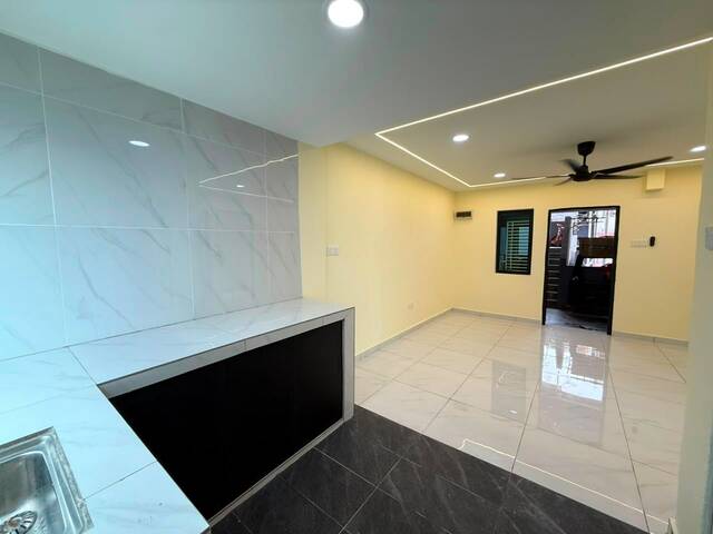 Bandar Selesa Jaya Low Cost Flat,Blk 5,Level 1,Skudai,Renovated image