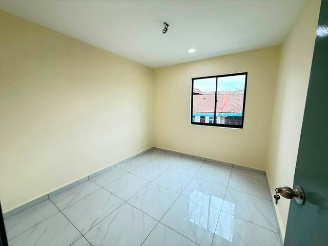 Bandar Selesa Jaya Low Cost Flat,Blk 5,Level 1,Skudai,Renovated