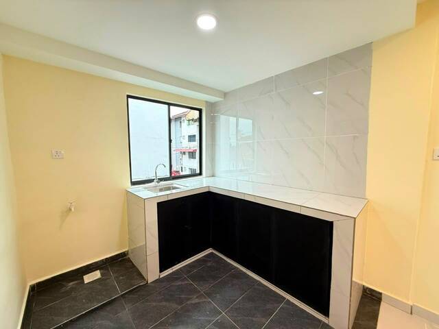 Bandar Selesa Jaya Low Cost Flat,Blk 5,Level 1,Skudai,Renovated image