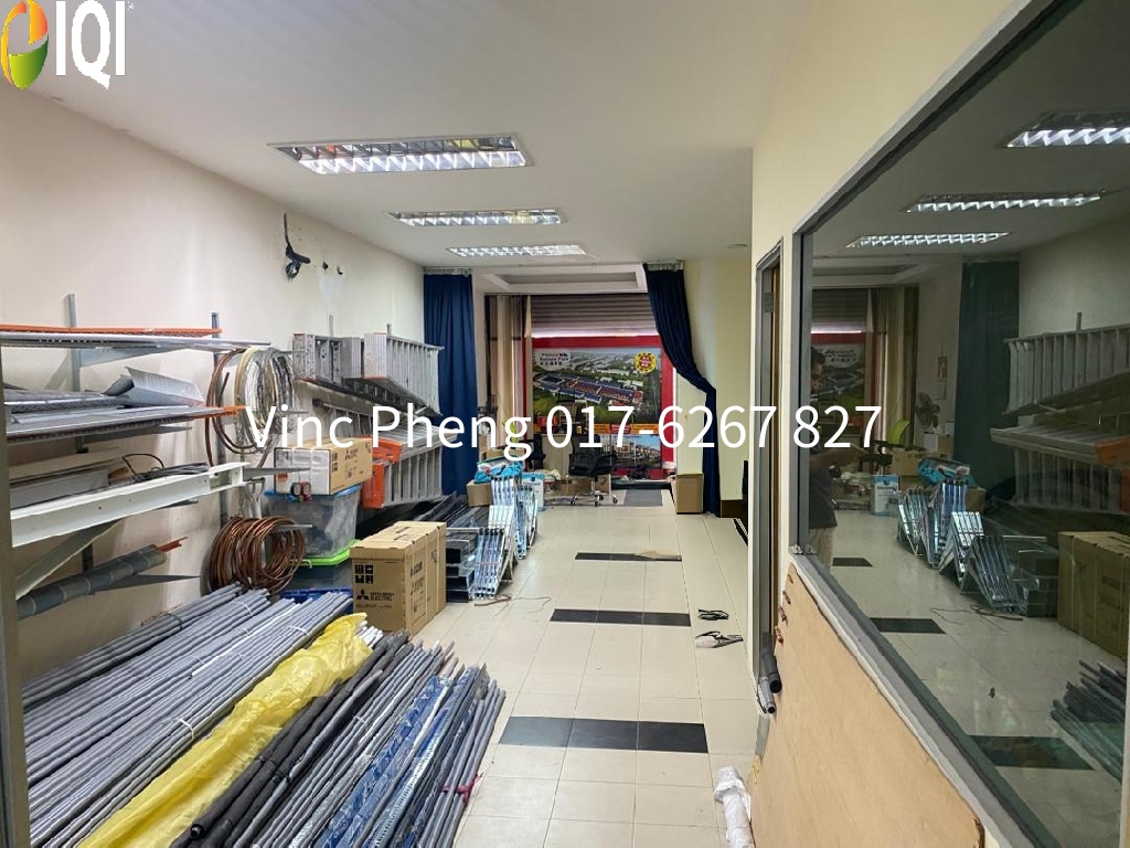 RARE OPPORTUNITY! Double Storey Shoplot @ Semabok Perdana image