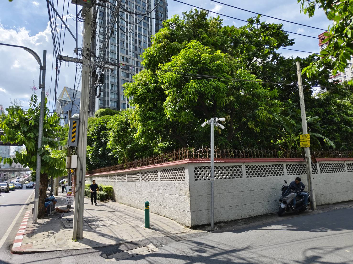 Land for Sale – 7152 square meters on Phetchaburi Road, Adjacent to Phetchaburi Soi 11 image