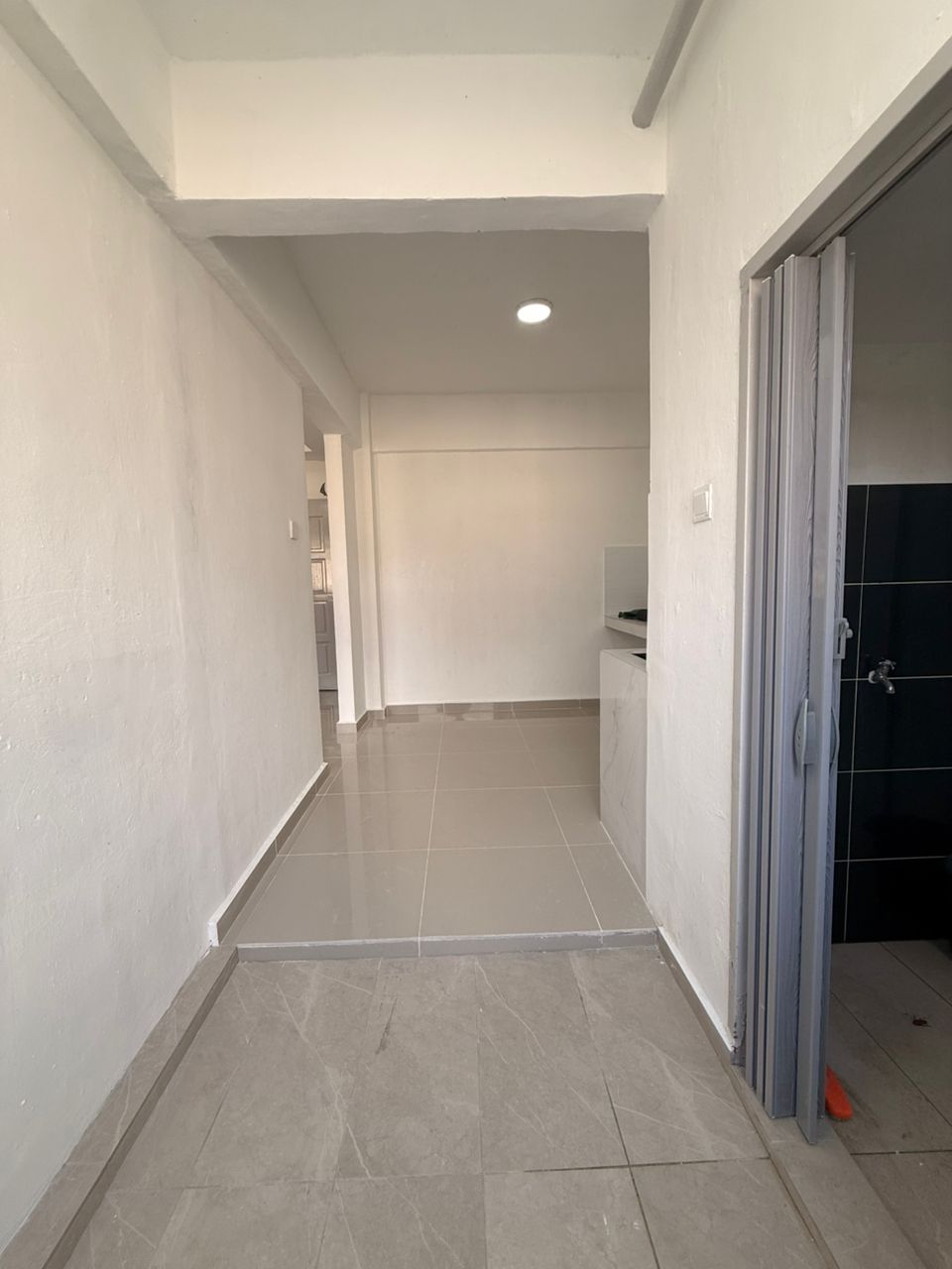 Rumah Pangsa Akasia,Level 4,Ulu Tiram,Low Cost,Desa Cemerlang image