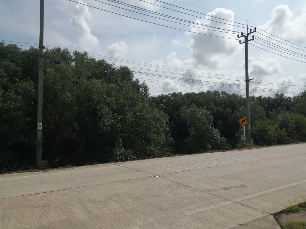 Land adjacent of Pracha-Uthit Road Soi 90 image