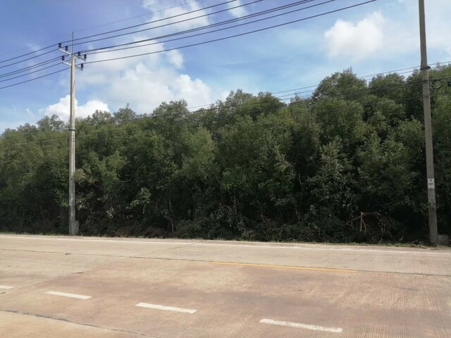 Land adjacent of Pracha-Uthit Road Soi 90 image