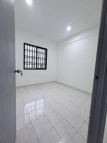 Bayu Puteri 2 Apartment,Level 4 with Lift,Johor Bahru,Renovated,Full Loan image