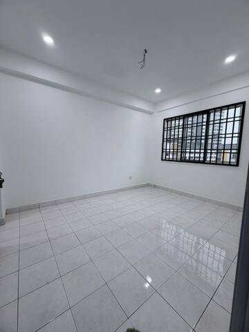Bayu Puteri 2 Apartment,Level 4 with Lift,Johor Bahru,Renovated,Full Loan image