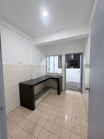 Bayu Puteri 2 Apartment,Level 4 with Lift,Johor Bahru,Renovated,Full Loan image