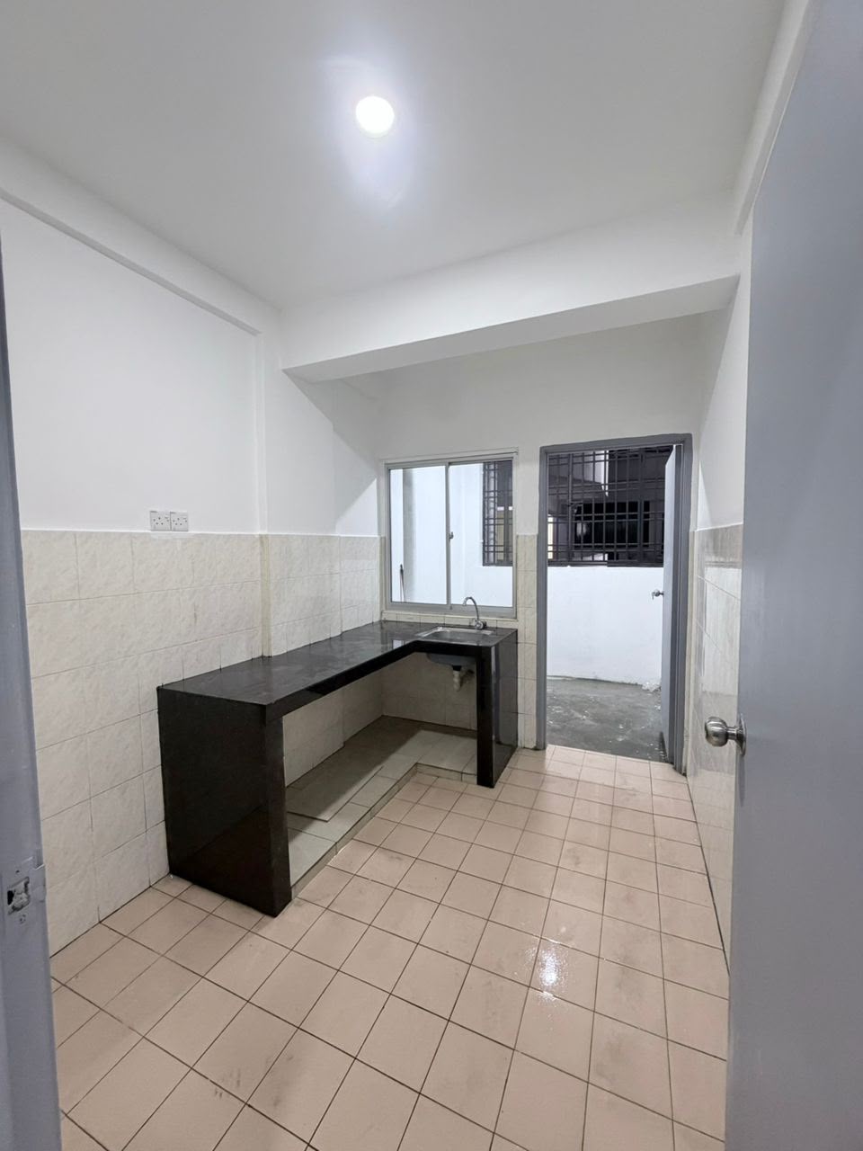 Bayu Puteri 2 Apartment,Level 4 with Lift,Johor Bahru,Renovated,Full Loan image