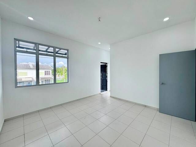 Kangkar Pulai 2 Sty Rmmj,Jalan Pandan,Pulai Hijauan,Renovated,Extend image