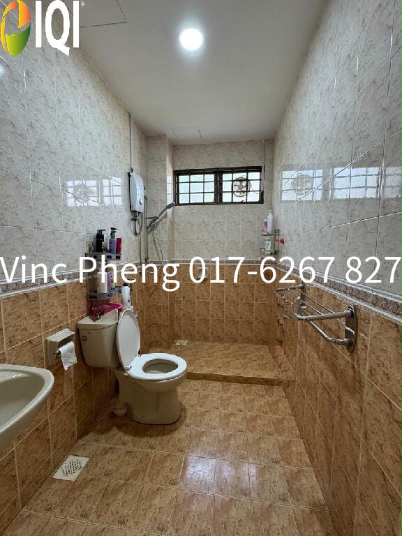 RENOVATED FREEHOLD Apartment @ Emerald Court Cheng Mutiara image