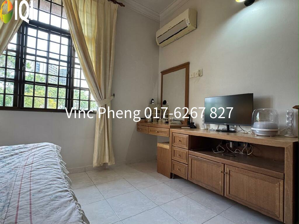 RENOVATED FREEHOLD Apartment @ Emerald Court Cheng Mutiara image