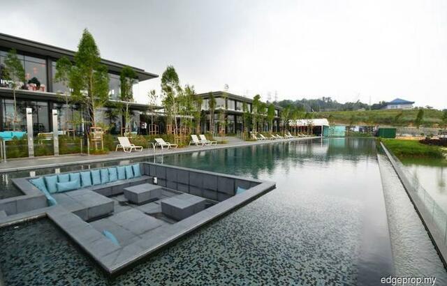 Lakefront Condominium | Emerald Hills @ Alam Damai image