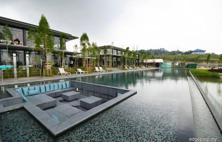 Lakefront Condominium | Emerald Hills @ Alam Damai image