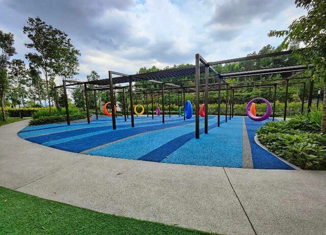 Lakefront Condominium | Emerald Hills @ Alam Damai image