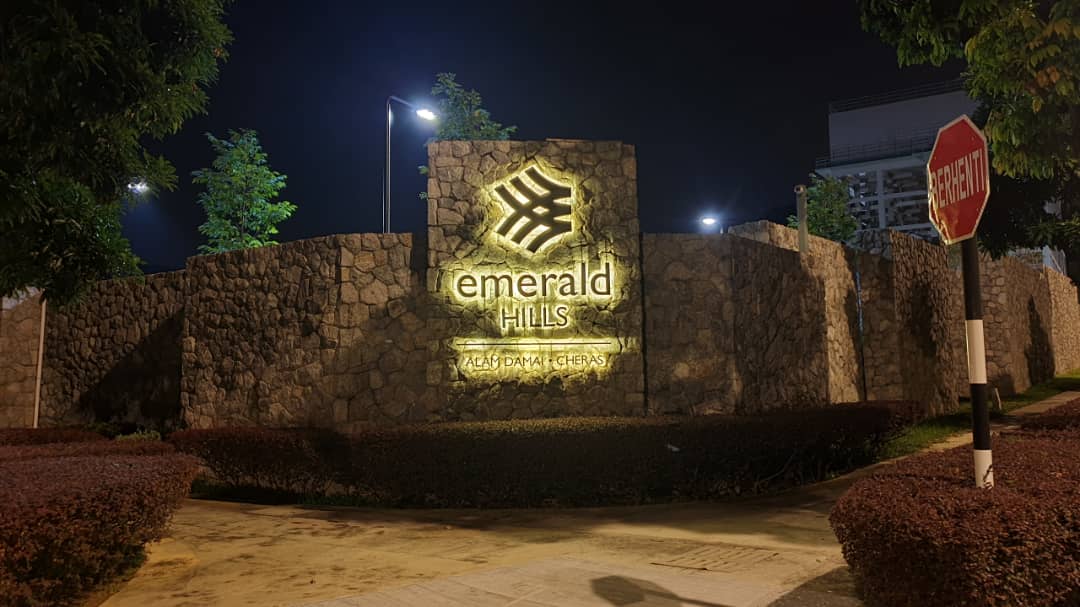Lakefront Condominium | Emerald Hills @ Alam Damai image